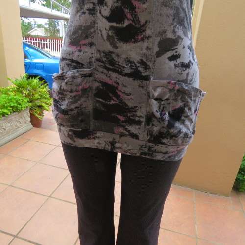 Sexy long sleeveless top in grey shades and pink U-neckline Size 32-8 by `RT` Good condition