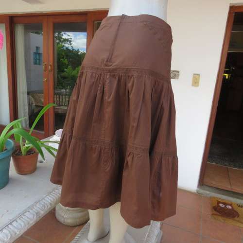Tiered chocolate brown skirt in size 36/12. With drawstring in waist. Fully lined. New condition.