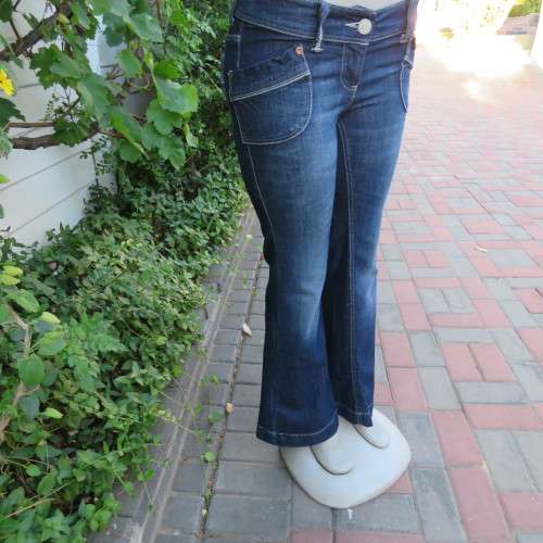 Fashion denim jeans in skinny kick flare. By `Island River Denim`. Size 31/8. New condition.