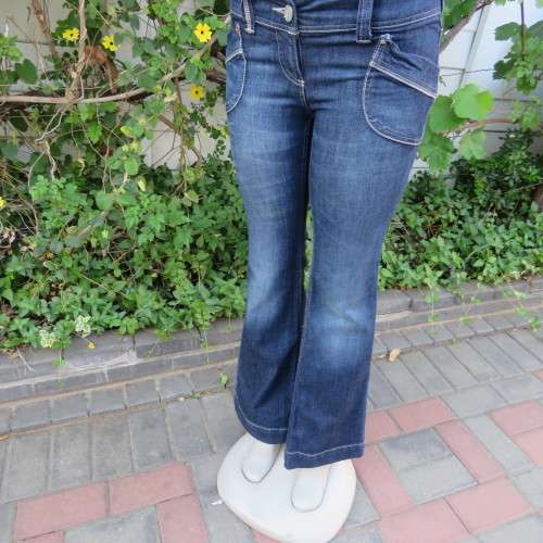 Fashion denim jeans in skinny kick flare. By `Island River Denim`. Size 31/8. New condition.
