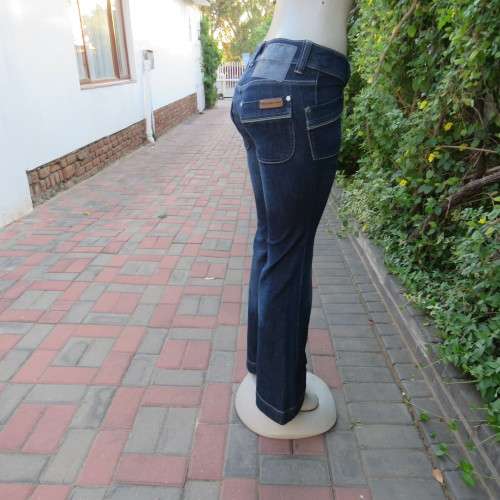 Fashion denim jeans in skinny kick flare. By `Island River Denim`. Size 31/8. New condition.