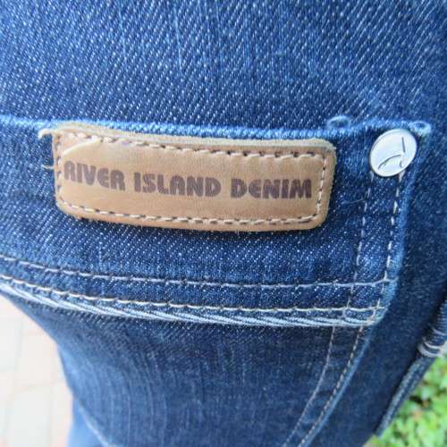 Fashion denim jeans in skinny kick flare. By `Island River Denim`. Size 31/8. New condition.