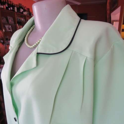 Lime green short sleeve top. Round collar. Size 46 to 48. By . Good condition.