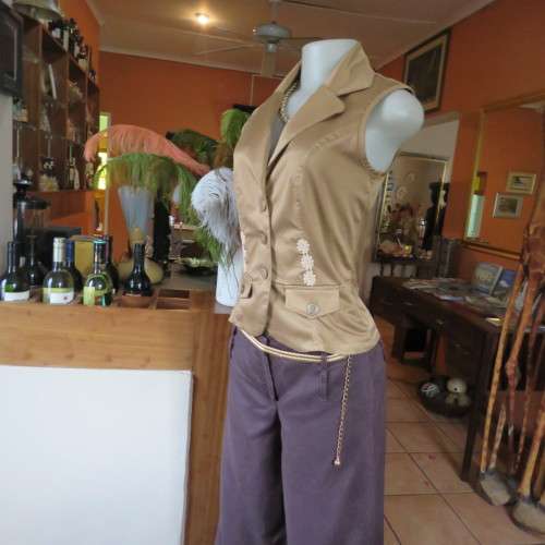Cute waistcoat style button down tailored top with open collar. Size 32/8. By `MH classics`. As new.