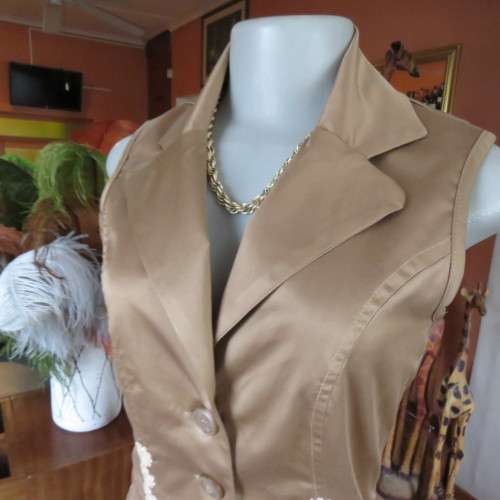 Cute waistcoat style button down tailored top with open collar. Size 32/8. By `MH classics`. As new.