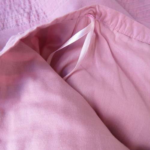 Rose pink irresistible skirt with stitched knife pleats. Narrow waist band. Size 34/10. As new.