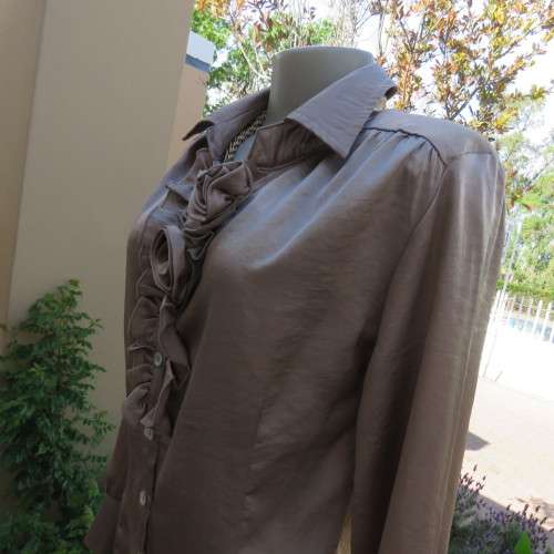 Glamour long sleeve top in shiny ecru colour polyester satin. Size 36/12 by `Exact`. As new.