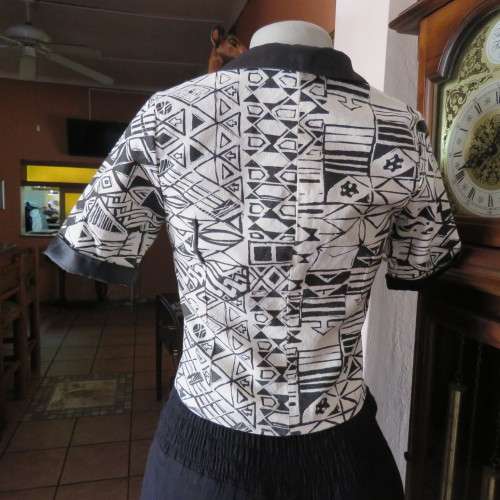 State of the art  cropped special occasion top. In size 30/6. Boutique made. New condition.