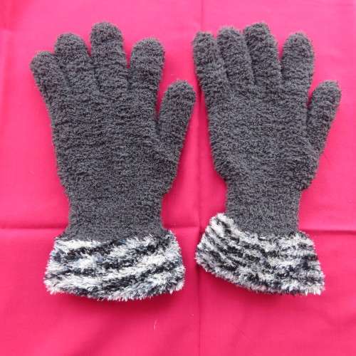 Women`s dark grey stretch polyester gloves with grey and white cuffs. Size medium to large. As new.