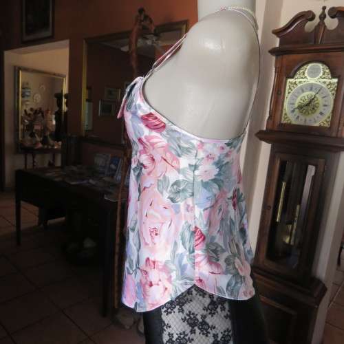 `Victoria Secret` satin night top in cami style. With adjustable straps. Size 30/6. New condiiton.