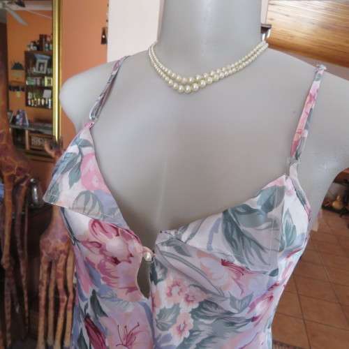 `Victoria Secret` satin night top in cami style. With adjustable straps. Size 30/6. New condiiton.