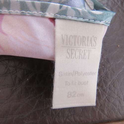 `Victoria Secret` satin night top in cami style. With adjustable straps. Size 30/6. New condiiton.