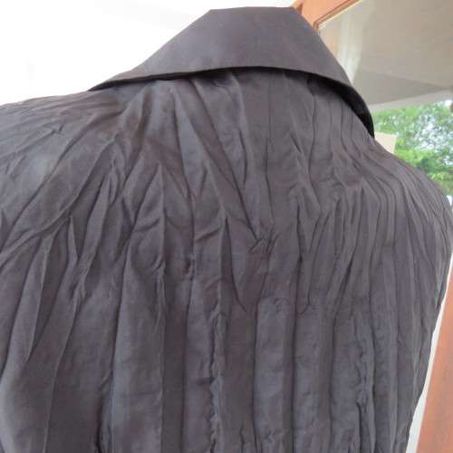 Make a statement with this black long sleeve summer coat in creased polyester. By WWW size 32/8