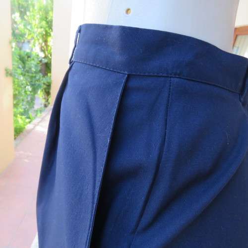 Smart navy button down skirt in blend of viscose and polyester. By WOOLWORTHS. Size 44/20 .