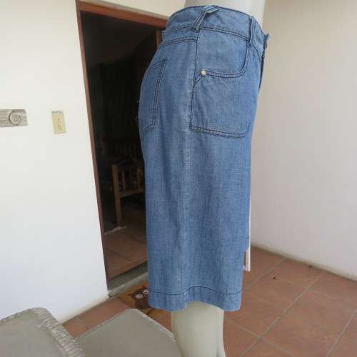 Light weight knee length denim shorts with pockets back and front. Size 38/14 by WOOLWORTHS.