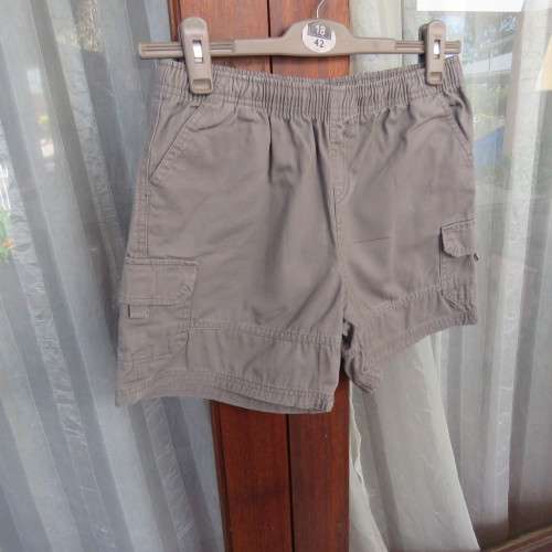 Khaki colour boy`s shorts by MAXED sport in 100% cotton for boy 13 to 14 years old. As new.
