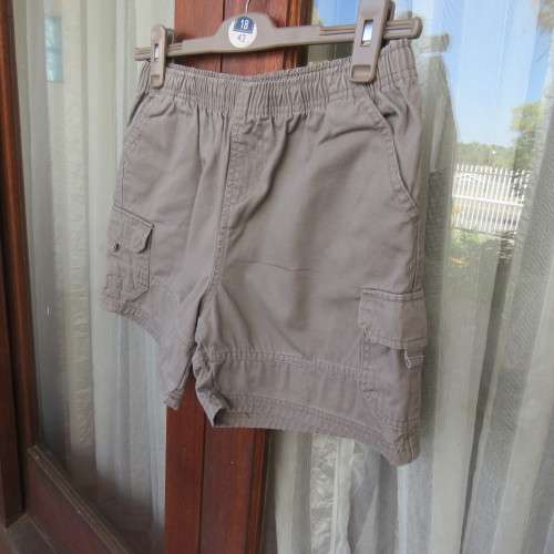 Khaki colour boy`s shorts by MAXED sport in 100% cotton for boy 13 to 14 years old. As new.