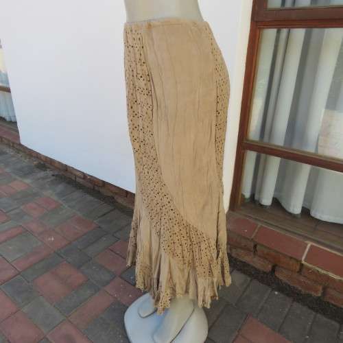 Stunning dark beige creased rounded ankle length skirt with asymetrical seamline size 42/18. As new.