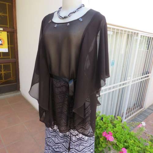 Pretty soft Flowing sheer polyester top in black. Size 40/16. Overlay loose sleeves. As new.