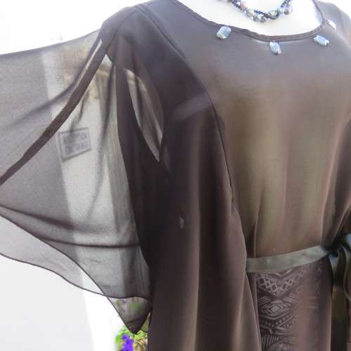 Pretty soft Flowing sheer polyester top in black. Size 40/16. Overlay loose sleeves. As new.