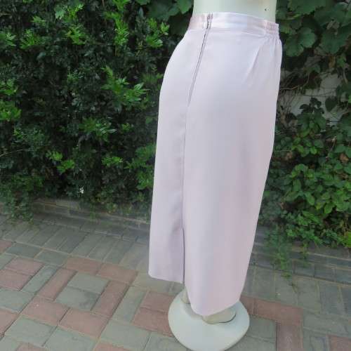 High quality glamour 2 piece skirt and long sleeve jacket by DONNA-CLAIRE size 46/22. As new in pink