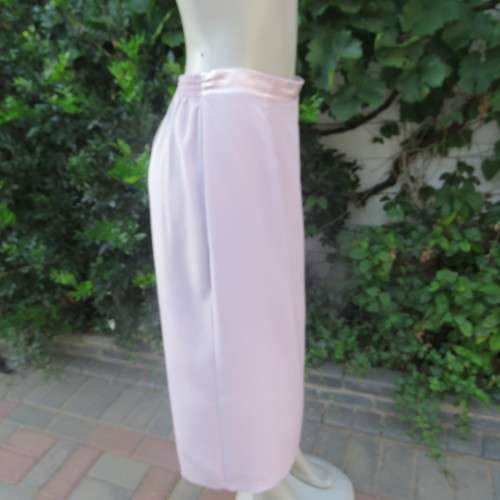 High quality glamour 2 piece skirt and long sleeve jacket by DONNA-CLAIRE size 46/22. As new in pink