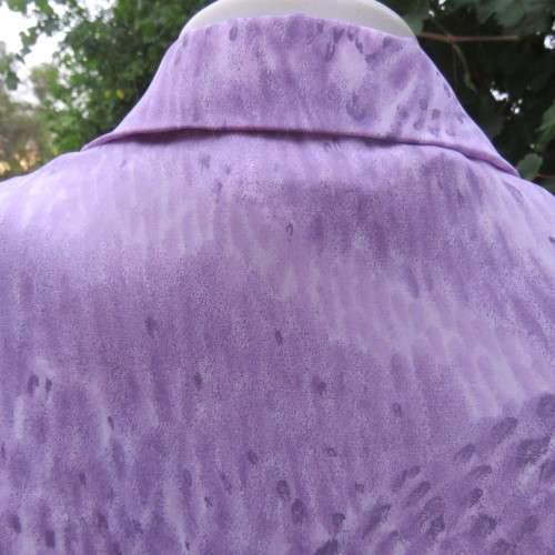 Smart KELSO top in lavender animal print. Bracelet length sleeves. Button down size 34/10. As new.