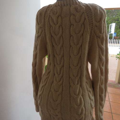 Bulky rich cream double knit long cable knit pullover sweater. Size 36/12. New condition.