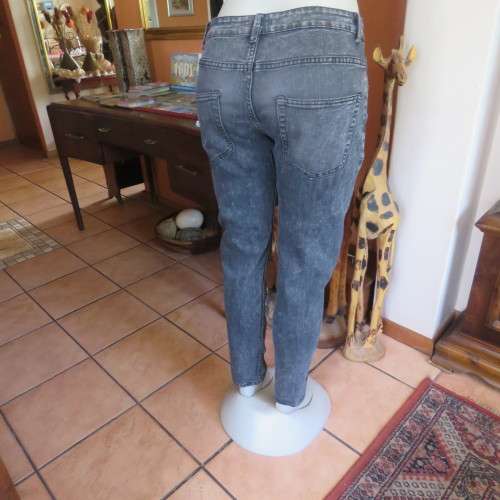 Dark skinny leg denim jeans in stretch polycotton. Pockets back and front.Size 32/8 by RT.Good cond.
