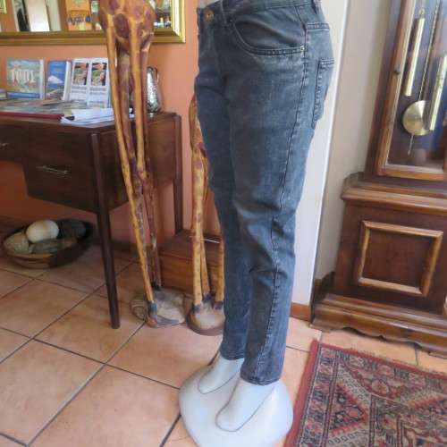 Dark skinny leg denim jeans in stretch polycotton. Pockets back and front.Size 32/8 by RT.Good cond.