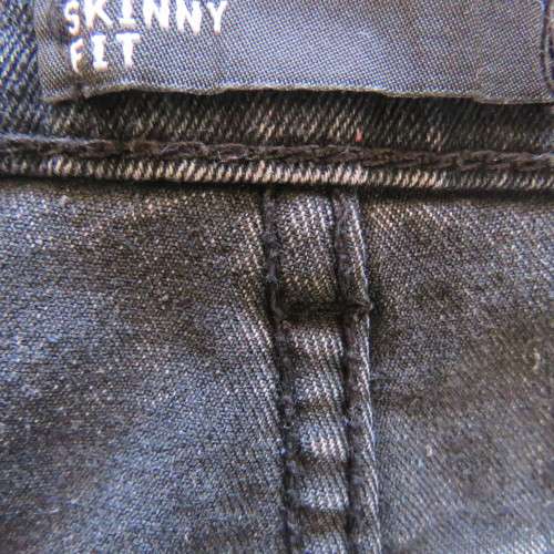 Dark skinny leg denim jeans in stretch polycotton. Pockets back and front.Size 32/8 by RT.Good cond.