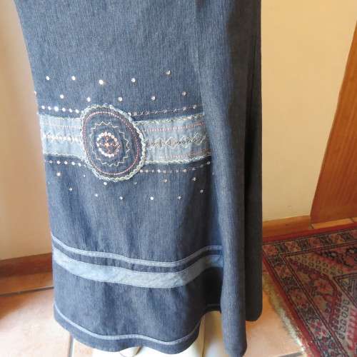 TRUWORTHS Glamour blue denim maxi paneled kick out skirt in size 42/18.Embellished front.As new