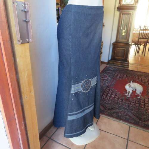 TRUWORTHS Glamour blue denim maxi paneled kick out skirt in size 42/18.Embellished front.As new