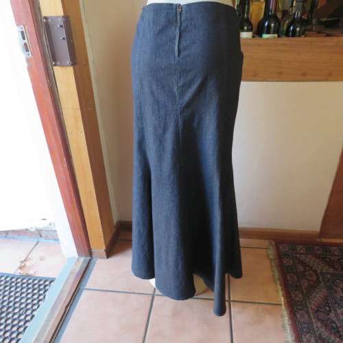 TRUWORTHS Glamour blue denim maxi paneled kick out skirt in size 42/18.Embellished front.As new