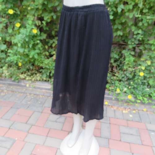 Smart black permanent pleated skirt with elasticated waist in size 34/10 by TRUWORTHS. As new