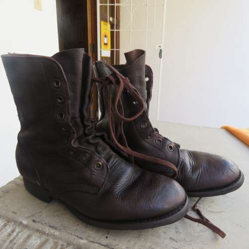 Pair SADF army boots in genuine brown leather size 7/255 army size. By DWS from 2009. Good cond.