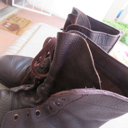 Pair SADF army boots in genuine brown leather size 7/255 army size. By DWS from 2009. Good cond.