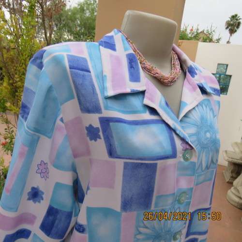 Boutique made short sleeve button down blue/pink blocks/flowers on white background. Size 42 to 44