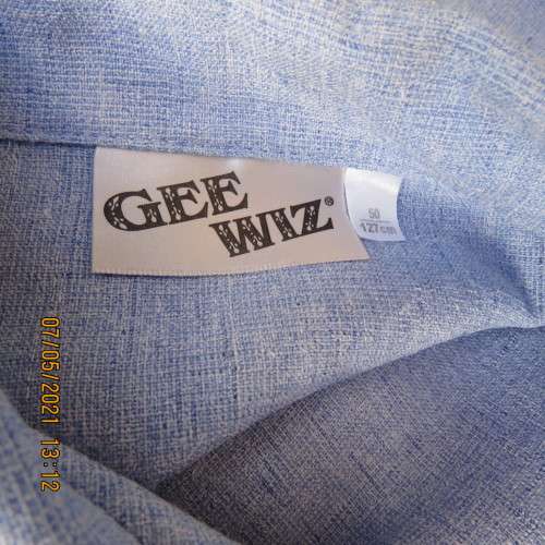 Smart cornflower short sleeve button down embroidered top in size 50/26 by GEE WIZ.As new