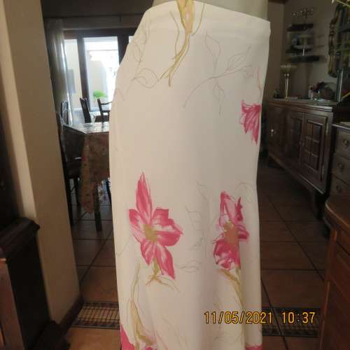 Timeless cream sheer polyester straight maxi skirt with bold pink flowers Size 48/24.As new