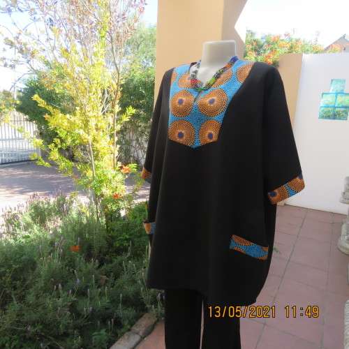 Ethnic boutique made black/blue,brick patterned top for men  size XXXL or woman 50/26+.New cond.