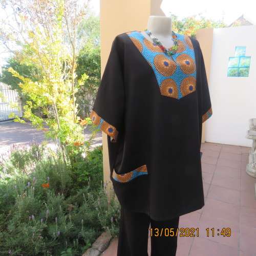 Ethnic boutique made black/blue,brick patterned top for men  size XXXL or woman 50/26+.New cond.