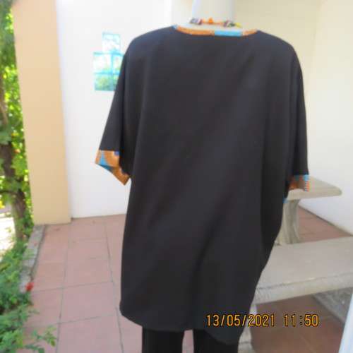 Ethnic boutique made black/blue,brick patterned top for men  size XXXL or woman 50/26+.New cond.