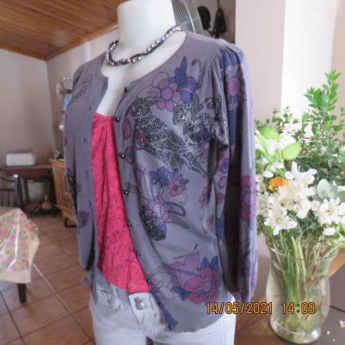Amazing glam pebble grey knitted cardigan with pink/purple flowers and embellishment size 34/10.