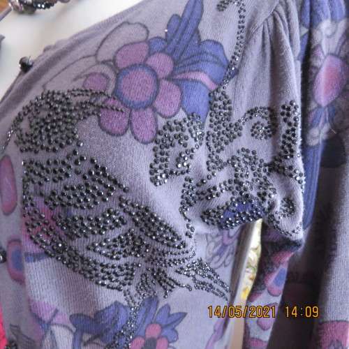 Amazing glam pebble grey knitted cardigan with pink/purple flowers and embellishment size 34/10.