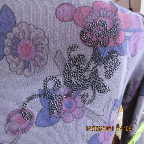 Amazing glam pebble grey knitted cardigan with pink/purple flowers and embellishment size 34/10.