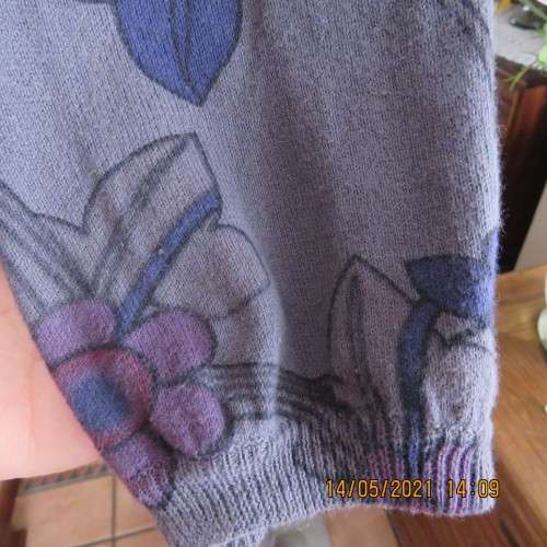 Amazing glam pebble grey knitted cardigan with pink/purple flowers and embellishment size 34/10.