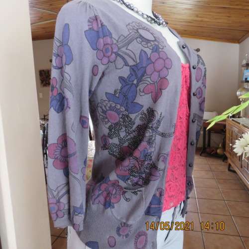 Amazing glam pebble grey knitted cardigan with pink/purple flowers and embellishment size 34/10.