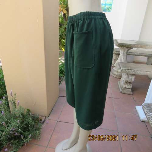 Hunters green under knee length pants in 2 layers sheer polyester with elasticated waist. Size 44/20