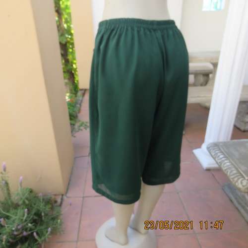 Hunters green under knee length pants in 2 layers sheer polyester with elasticated waist. Size 44/20